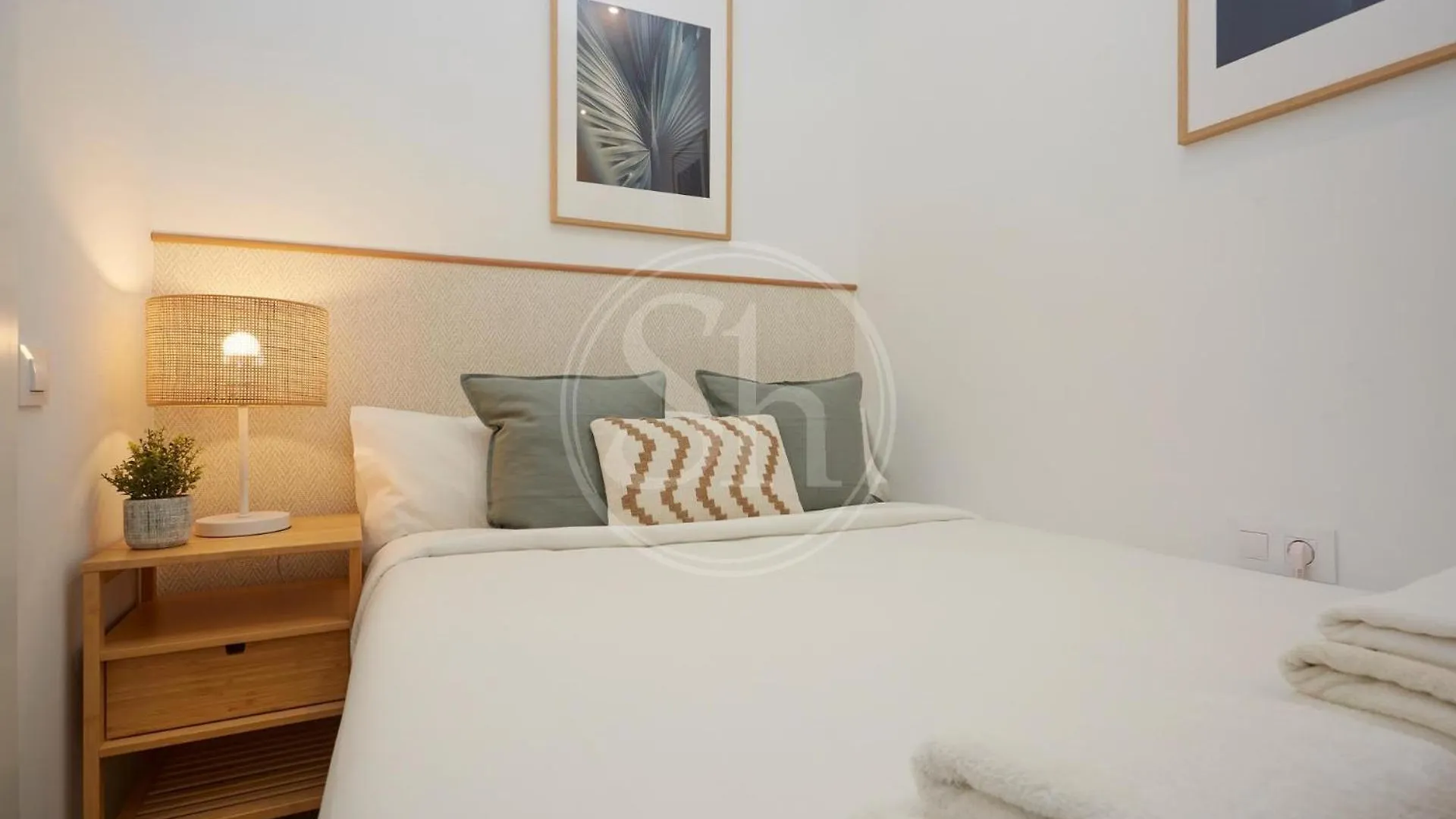 Hermoso Apartamento Junto A La Sagrada Familia バルセロナ アパート