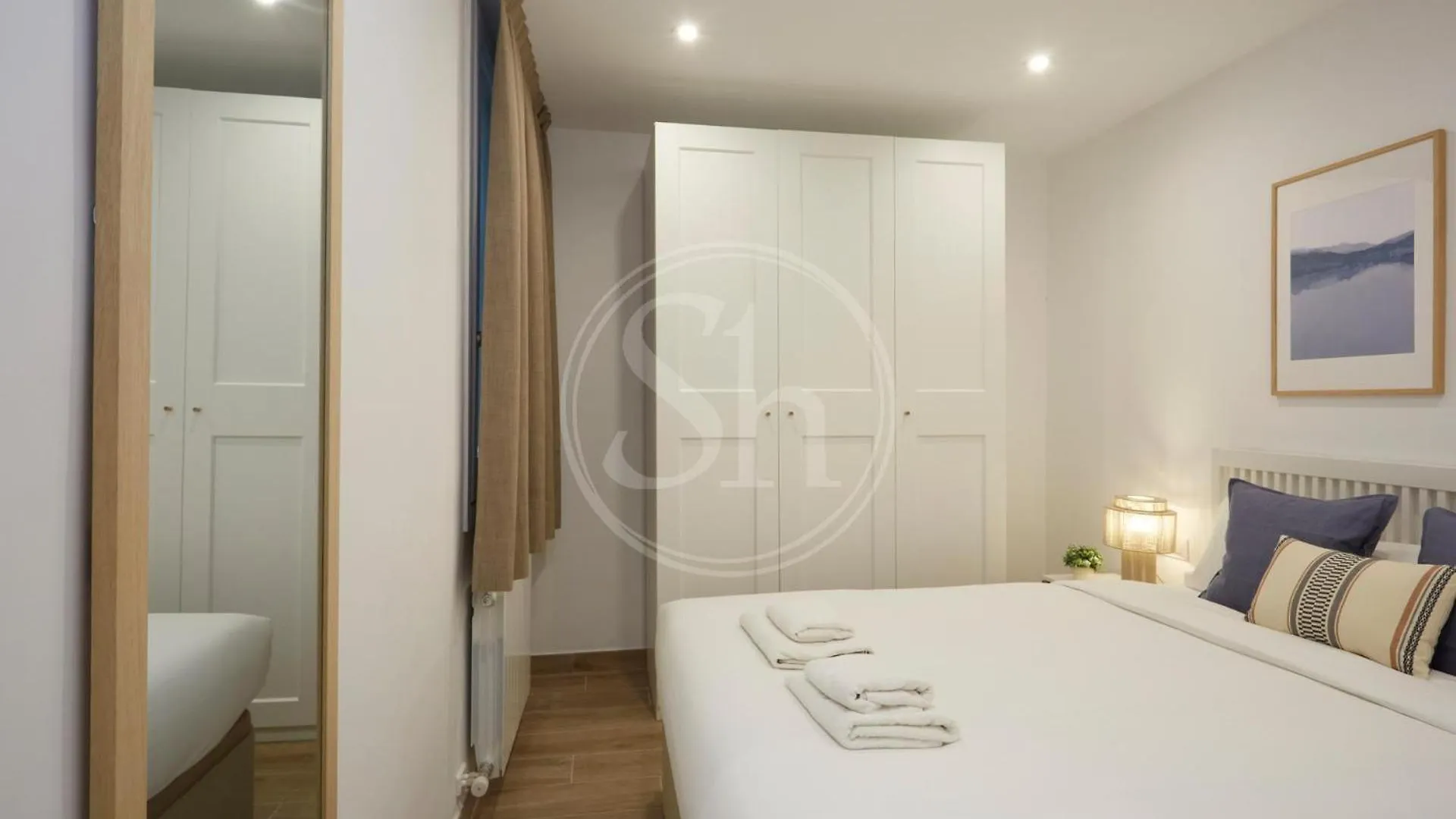 Hermoso Apartamento Junto A La Sagrada Familia バルセロナ 0*,
