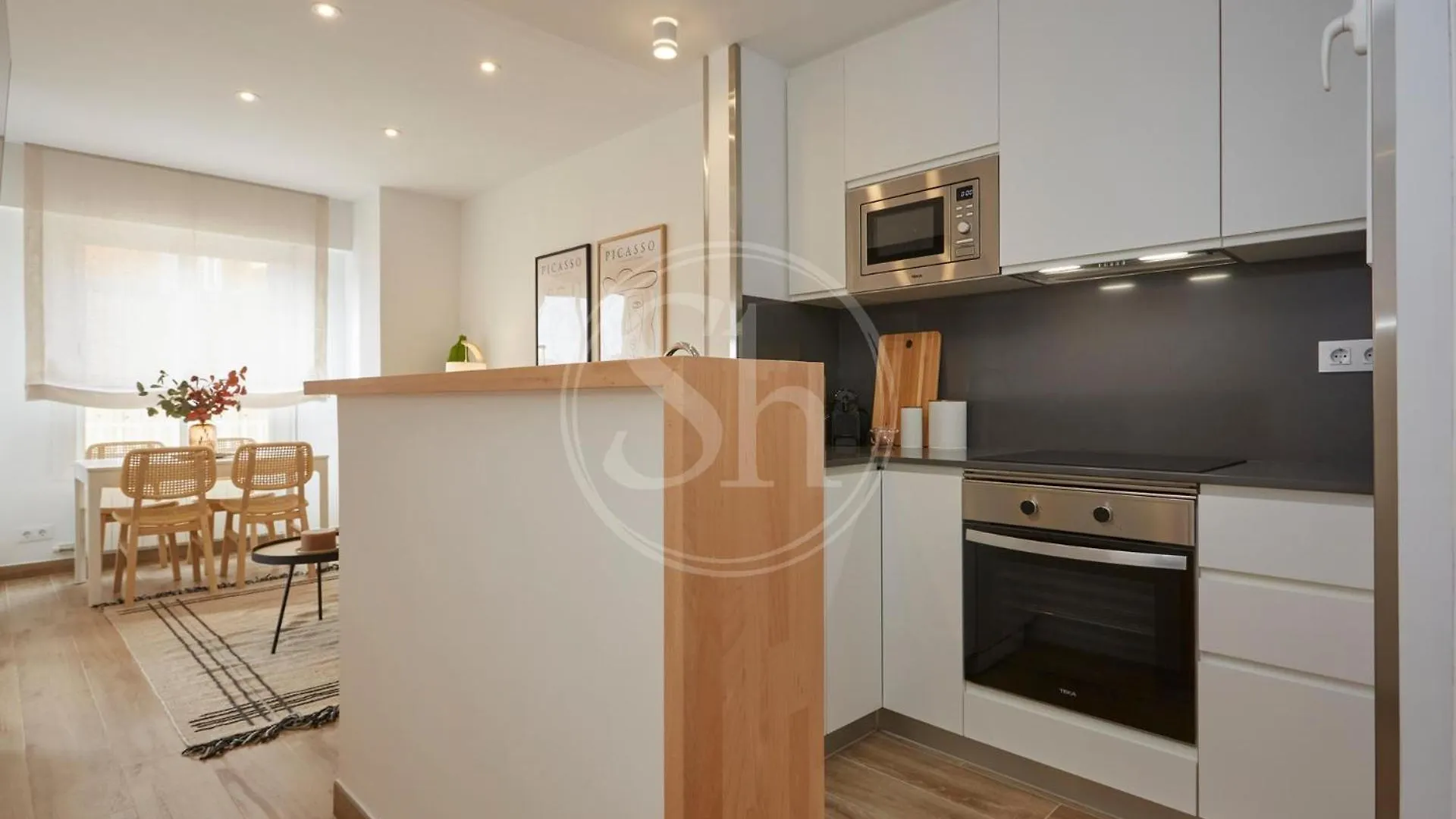 Hermoso Apartamento Junto A La Sagrada Familia バルセロナ 0*,