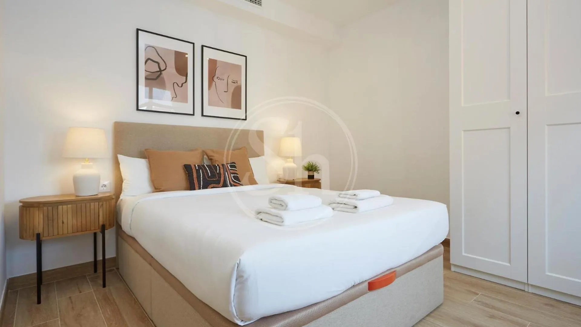 Hermoso Apartamento Junto A La Sagrada Familia バルセロナ スペイン