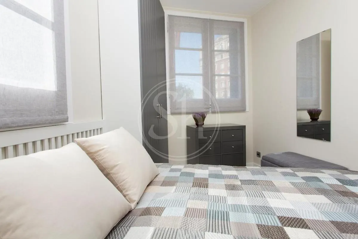 Hermoso Apartamento Junto A La Sagrada Familia バルセロナ 0*,