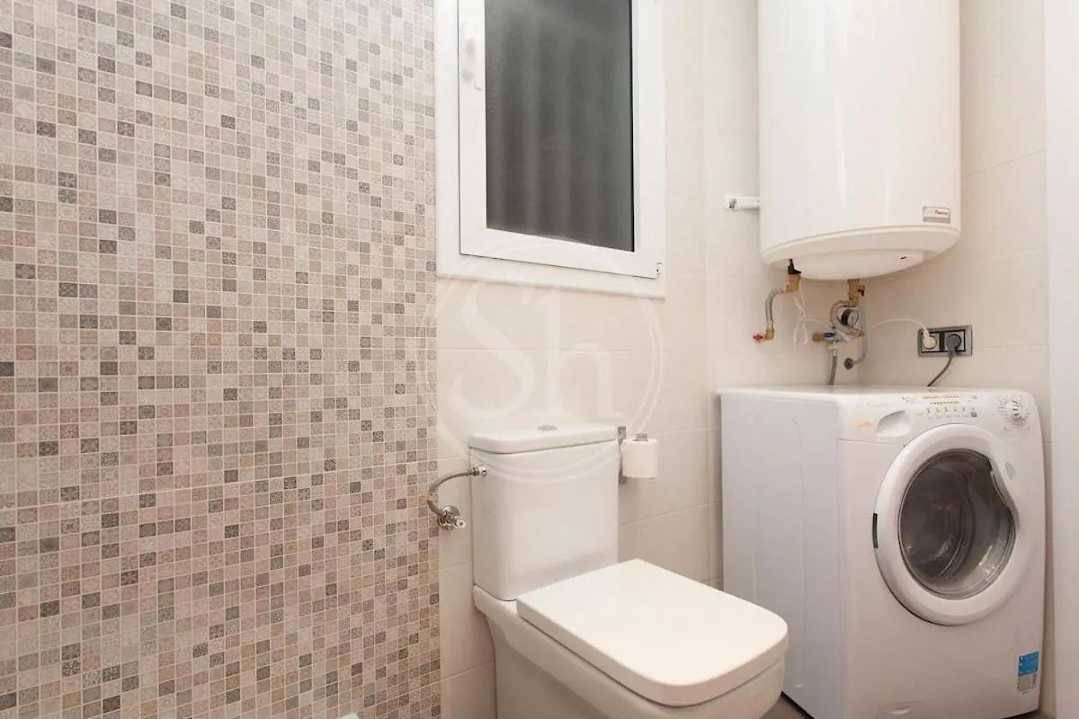 Hermoso Apartamento Junto A La Sagrada Familia バルセロナ アパート
