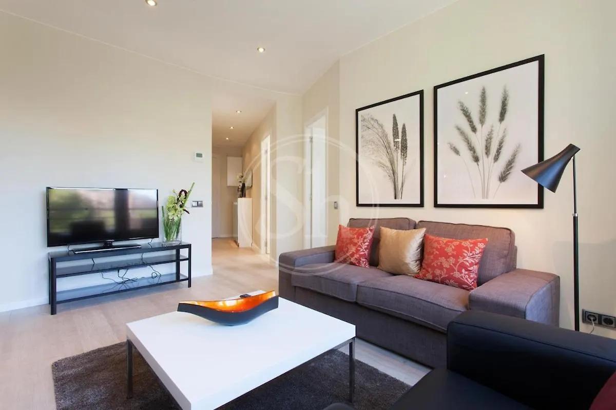 Hermoso Apartamento Junto A La Sagrada Familia バルセロナ アパート