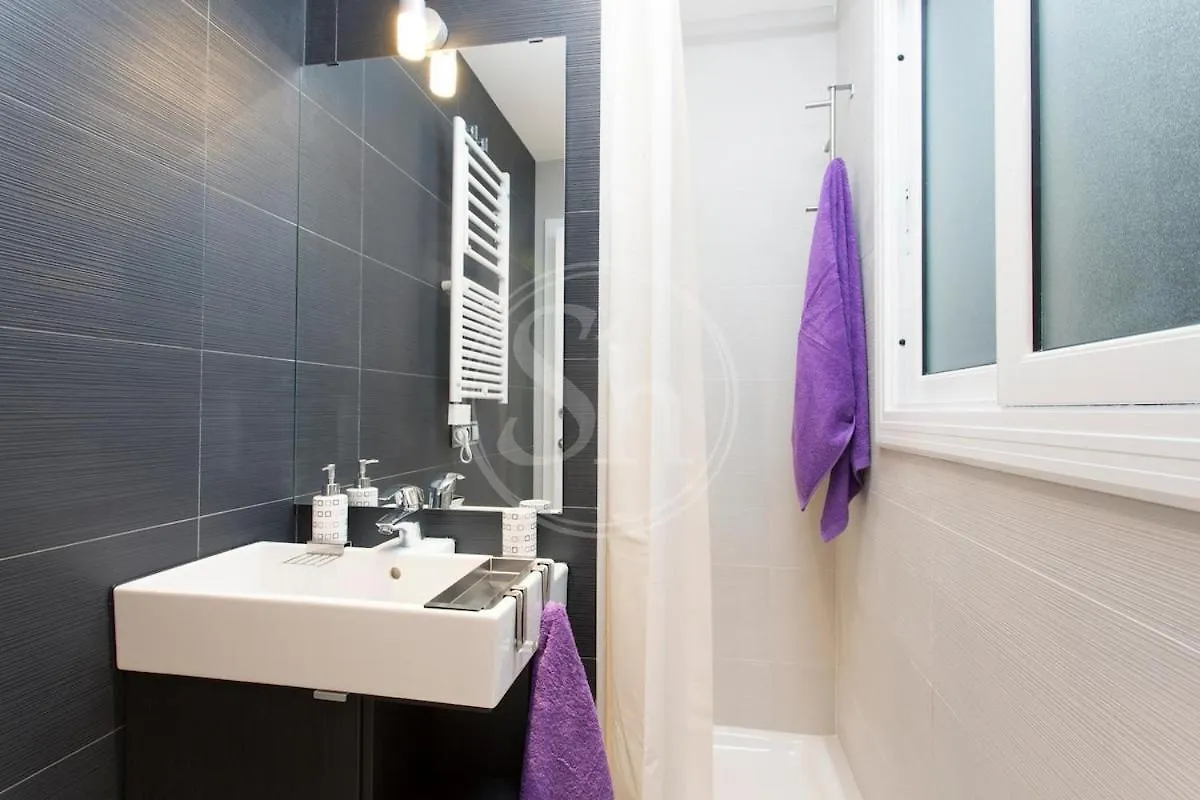 Hermoso Apartamento Junto A La Sagrada Familia バルセロナ スペイン